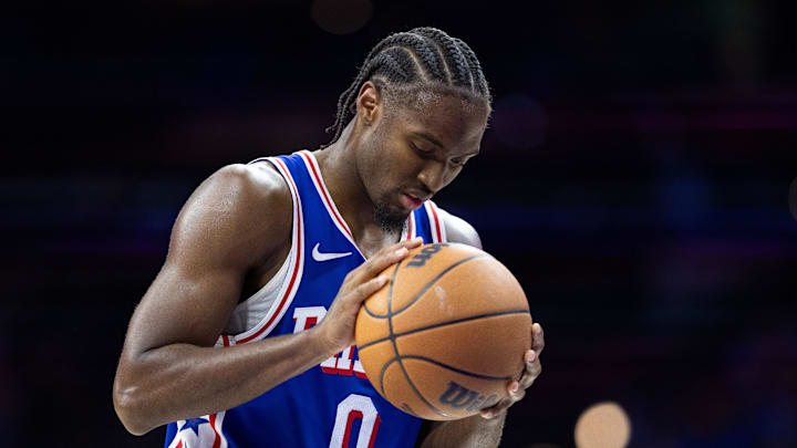 Tyrese Maxey prepares to take a free throw.