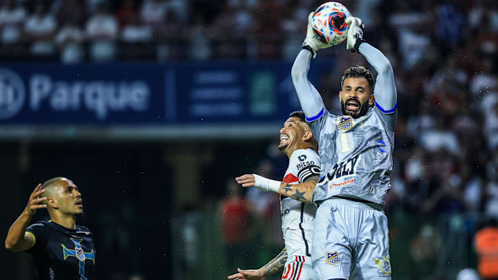 Ygor Vinhas, goleiro do Água Santa, foi o herói da classificação do Netuno Ygor Vinhas, goleiro do Água Santa, foi o herói da classificação do Netuno