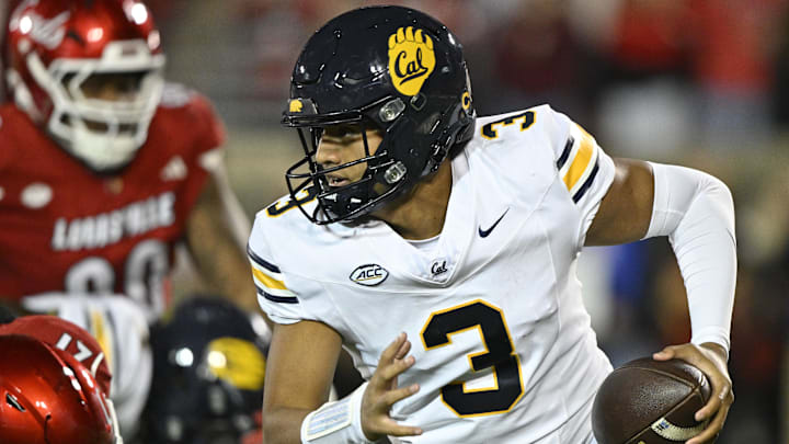 Nov 8, 2025; Louisville, Kentucky, USA; California Golden Bears quarterback Jaron-Keawe Sagapolutele (3) runs the ball against Louisville Cardinals defensive back D'Angelo Hutchinson (21) during the second half at L&N Federal Credit Union Stadium. California defeated Louisville 29-26. Mandatory Credit: Jamie Rhodes-Imagn Images Nov 8, 2025; Louisville, Kentucky, USA; California Golden Bears quarterback Jaron-Keawe Sagapolutele (3) runs the ball against Louisville Cardinals defensive back D'Angelo Hutchinson (21) during the second half at L&N Federal Credit Union Stadium. California defeated Louisville 29-26. Mandatory Credit: Jamie Rhodes-Imagn Images