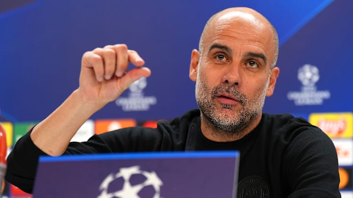 Pep Guardiola calme ses joueurs en conférence de presse