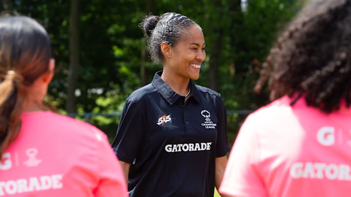 Rachel Yankey speaking to young players at Gatorade's 5v5 tournament