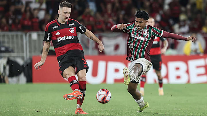 John Kennedy soma sete gols em 2026