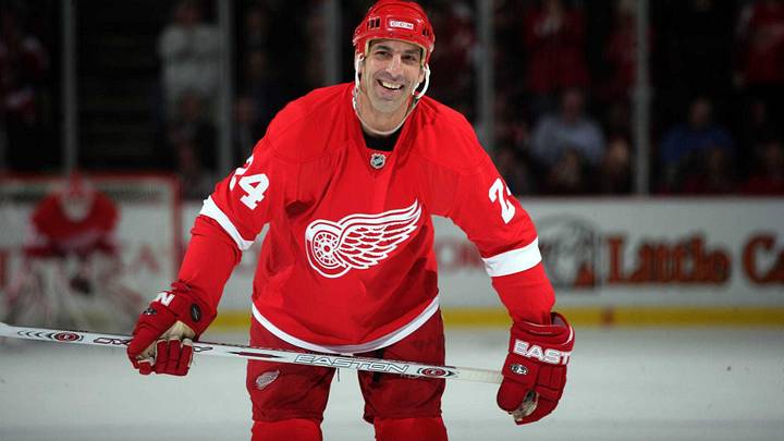 Chris Chelios, 2000, 2002.

Rw 010807 Jhg01