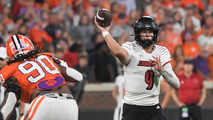 Nov 2, 2024; Clemson, South Carolina, USA; Louisville Cardinals quarterback Tyler Shough (9) throws a pass against Clemson Tigers defensive end Stephiylan Green (90) during the first quarter at Memorial Stadium. Mandatory Credit: Ken Ruinard-Imagn Images Nov 2, 2024; Clemson, South Carolina, USA; Louisville Cardinals quarterback Tyler Shough (9) throws a pass against Clemson Tigers defensive end Stephiylan Green (90) during the first quarter at Memorial Stadium. Mandatory Credit: Ken Ruinard-Imagn Images