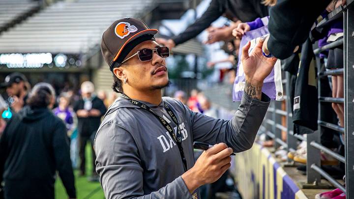 Denzel Boston signed for the fans at the Spring Game. 