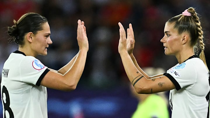 Sieht so das neue Wölfinnen-Sturmduo aus?