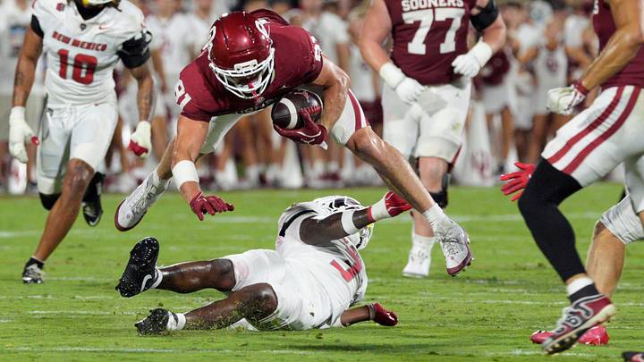 Oklahoma tight end Rocky Beers tries to fight for more yards after a reception against New Mexico.