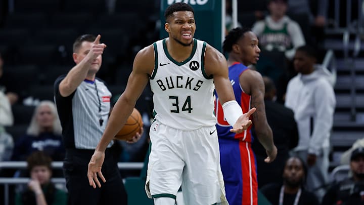 Detroit Pistons v Milwaukee Bucks