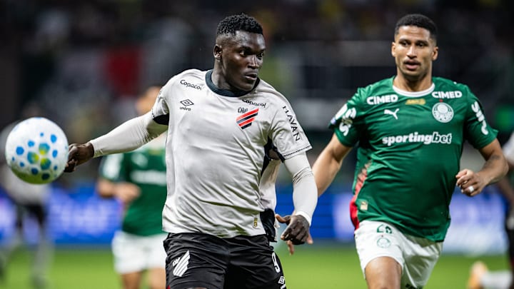 Viveros é destaque no ataque do Athletico-PR 