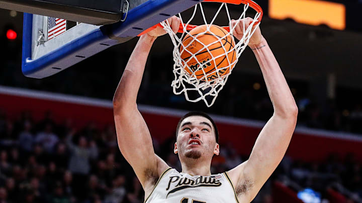 Purdue center Zach Edey dunks against Tennessee during the first half of the NCAA tournament Midwest