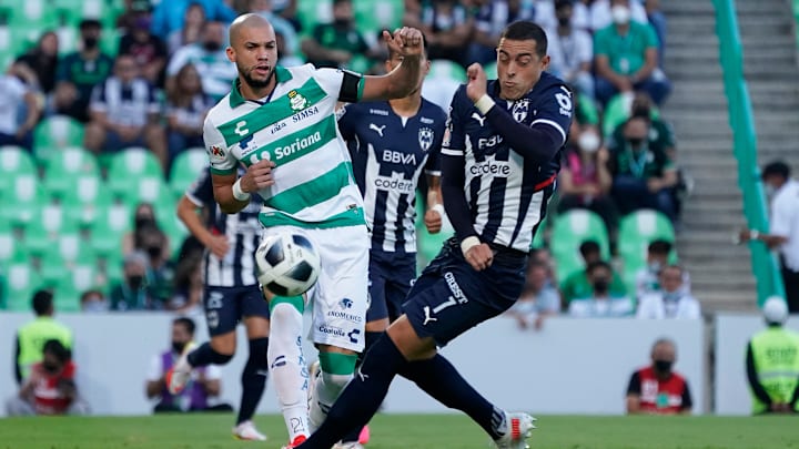 Doria y Funes Mori en la pelea de un ablón.