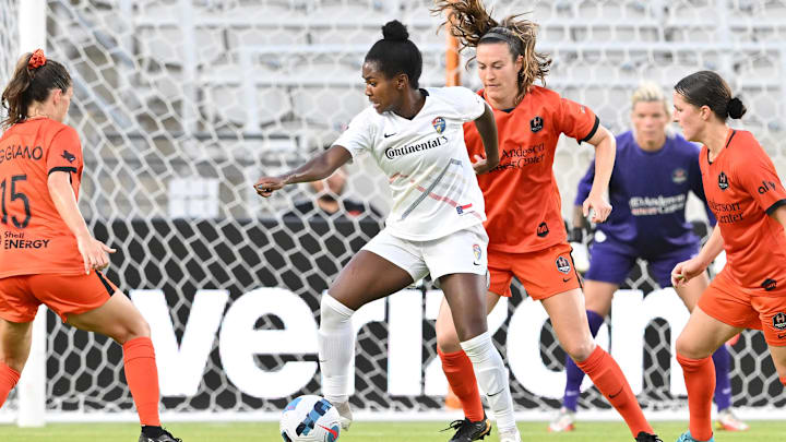 May 29, 2022; Houston, Texas, USA; North Carolina Courage midfielder Brianna Pinto (5) and Houston