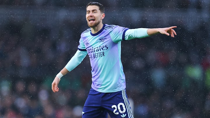 Arsenal de Jorginho, alvo do Flamengo, joga em casa