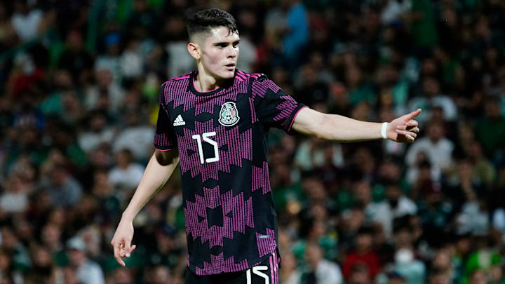 El zaguero de Puebla, Israel Reyes, se estrenó como goleador con la selección mexicana en la victoria 3-0 sobre Surinam.