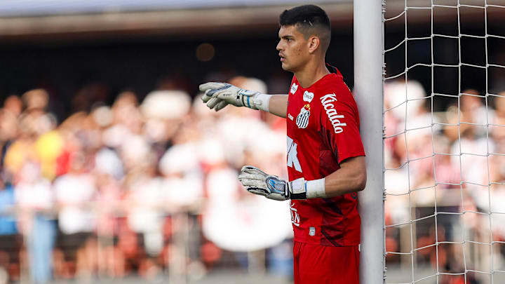 Brazão virou titular absoluto no gol do Santos
