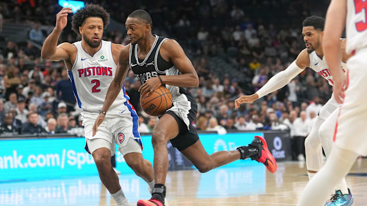 Mar 5, 2026; San Antonio, Texas, USA; San Antonio Spurs guard De’Aaron Fox (4) drives to the basket against Detroit Pistons guard Cade Cunningham (2) during the first half at Frost Bank Center. Mandatory Credit: Scott Wachter-Imagn Images