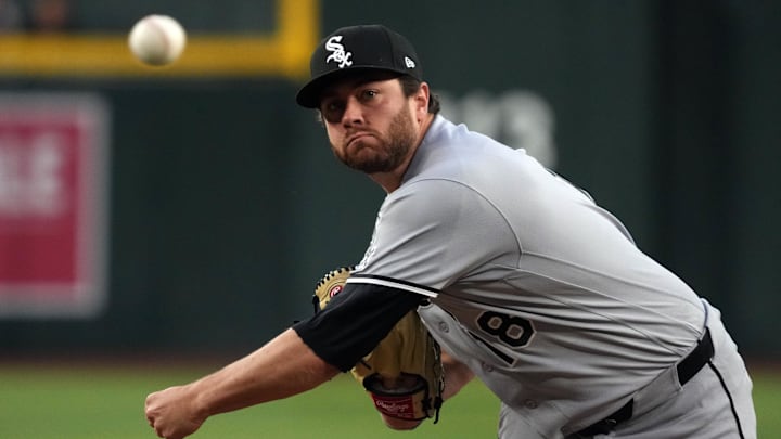 Apr 22, 2026; Phoenix, Arizona, USA; Chicago White Sox pitcher Anthony Kay (18) throws against the Arizona Diamondbacks in the first inning at Chase Field. Mandatory Credit: Rick Scuteri-Imagn Images