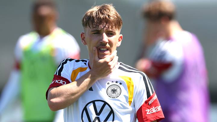 Auf dem Weg in die Startelf? Das 18-jährige Bayern-Talent Lennart Karl wirbelt im DFB-Training groß auf