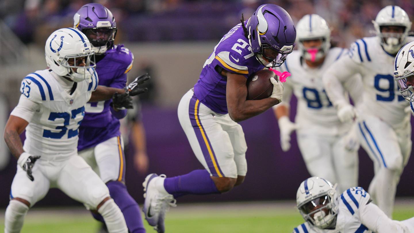 Photo: Sports Illustrated Aaron Jones Avoids Serious Knee Injury, Listed Day-To-Day