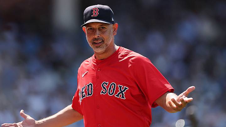 Alex Cora fue despedido tras un inicio de 10-17. Alex Cora fue despedido tras un inicio de 10-17.