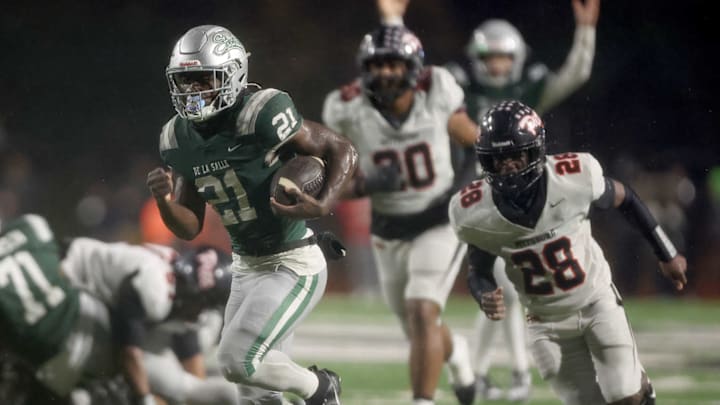 De La Salle's Dominic Kelley breaks free on a go-ahead and ultimately game-winning 35-yard touchdown run in the fourth quarter while QB Brayden Knight signals touchdown en route to a tough 10-7 victory over Pittsburg in the CIF North Coast Section Open Division title game at Diablo Valley College on Nov. 22. | Photo: Dennis Lee