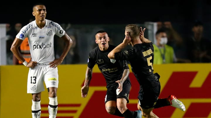 Santos não conseguiu vencer o Banfield, mesmo com dois jogadores a mais Santos não conseguiu vencer o Banfield, mesmo com dois jogadores a mais