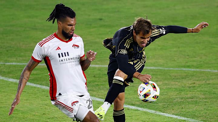 El brasileño Rodrigues Sousa de San José y el colombiano Tomás Ángel de LAFC durante la fase regular