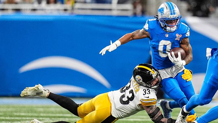 Detroit Lions running back Jahmyr Gibbs (0) runs against Pittsburgh Steelers linebacker Jack Sawyer (33) during the first half at Ford Field in Detroit on Sunday, Dec. 21, 2025.
