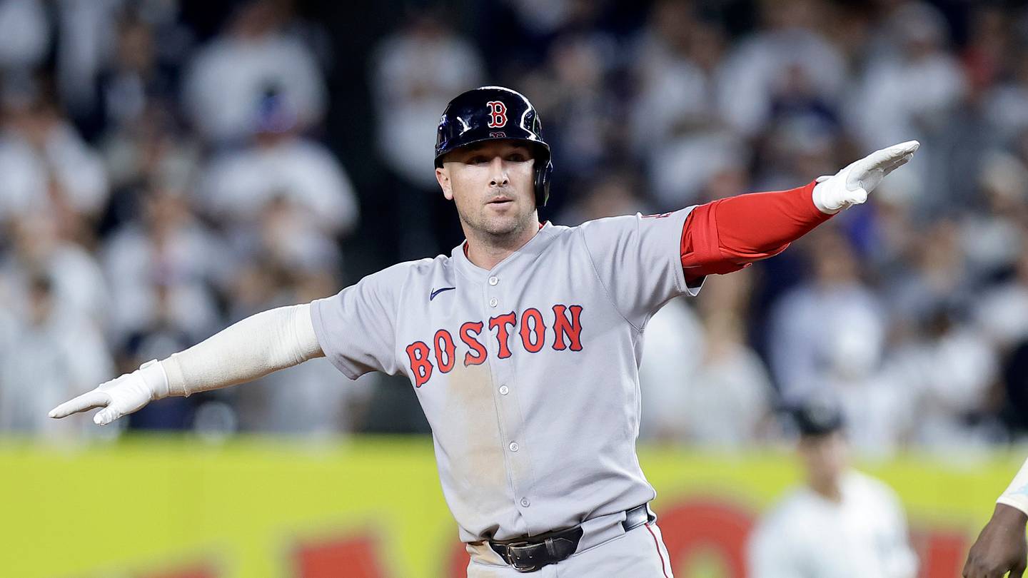 Red Sox Eye Vázquez Reunion Amid Pitching Prospects