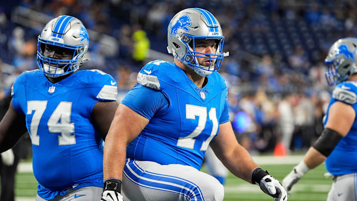 Detroit Lions guard Kevin Zeitler (71) warm up before the Tampa Bay Buccaneers game at Ford Field in Detroit on Sunday, September 15, 2024.