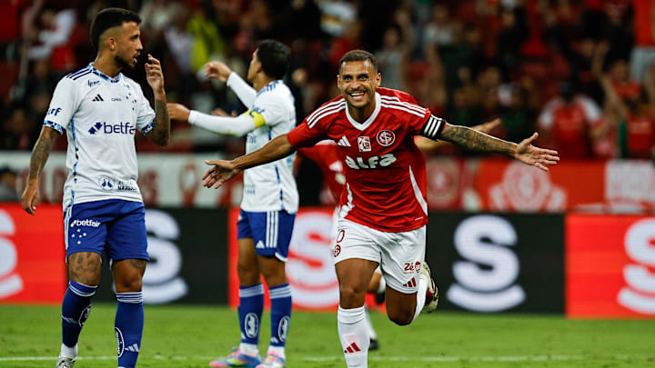 Alan Patrick marcou um dos gols do Inter na partida Alan Patrick marcou um dos gols do Inter na partida