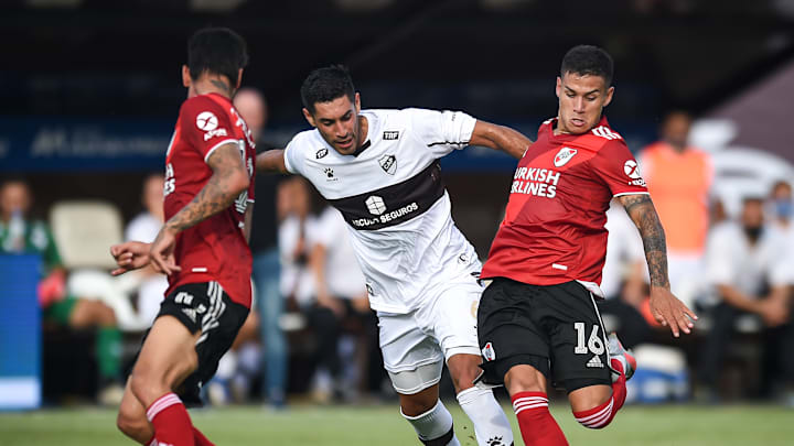 Platense v River Plate - "Calamares" y "Millonarios" se volverán a enfrentar.