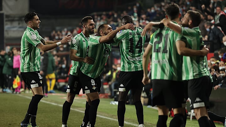 Los jugadores del Betis celebran un gol