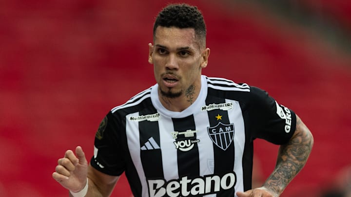 Paulinho se recupera de lesão e só deve voltar a jogar em março 