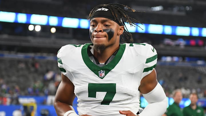 Aug 16, 2025; East Rutherford, New Jersey, USA; New York Jets quarterback Justin Fields (7) jogs off the field following a game against the New York Giants at MetLife Stadium. Mandatory Credit: Rich Barnes-Imagn Images