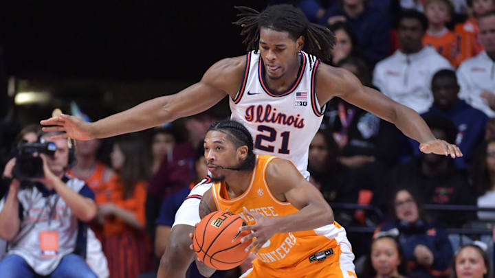 Dec 14, 2024; Champaign, Illinois, USA; Illinois Fighting Illini forward Morez Johnson Jr. (21) guards Tennessee Volunteers guard Zakai Zeigler (5) during the first half at State Farm Center. Mandatory Credit: Ron Johnson-Imagn Images Dec 14, 2024; Champaign, Illinois, USA; Illinois Fighting Illini forward Morez Johnson Jr. (21) guards Tennessee Volunteers guard Zakai Zeigler (5) during the first half at State Farm Center. Mandatory Credit: Ron Johnson-Imagn Images
