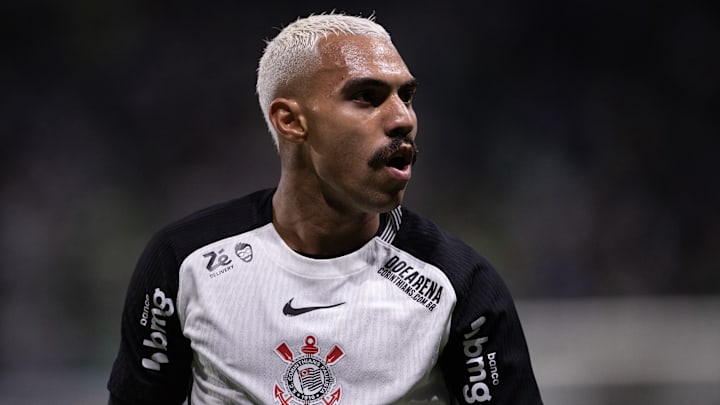 Com dores na coxa, lateral pode ser desfalque no clássico de hoje