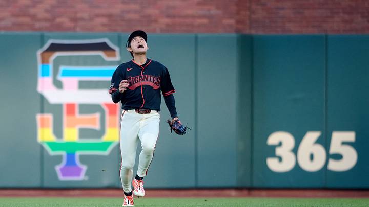 Jun 27, 2026; San Francisco, California, USA; San Francisco Giants outfielder Jung Hoo Lee (51) calls for a fly ball hit by Atlanta Braves infielder Matt Olson (not pictured) during the sixth inning at Oracle Park. Mandatory Credit: Robert Edwards-Imagn Images