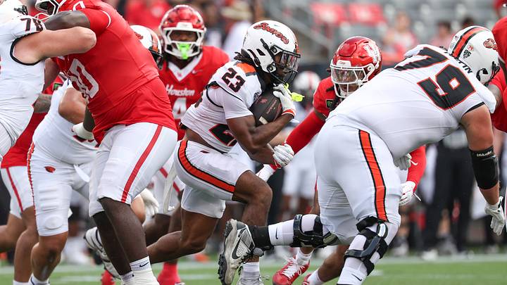 Sep 5, 2026; Houston, Texas, USA; Oregon State Beavers running back AJ Newberry (23) runs with the ball during the first quarter against the Oregon State Beavers at TDECU Stadium. Mandatory Credit: Troy Taormina-Imagn Images Sep 5, 2026; Houston, Texas, USA; Oregon State Beavers running back AJ Newberry (23) runs with the ball during the first quarter against the Oregon State Beavers at TDECU Stadium. Mandatory Credit: Troy Taormina-Imagn Images