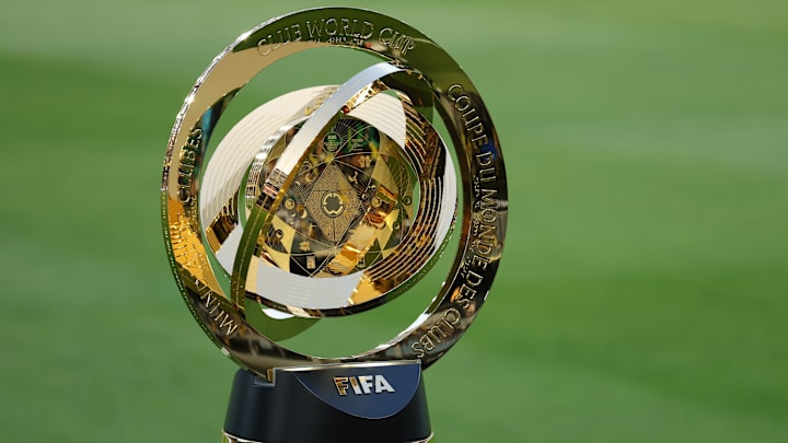 Le trophée de la Coupe du monde des clubs. 