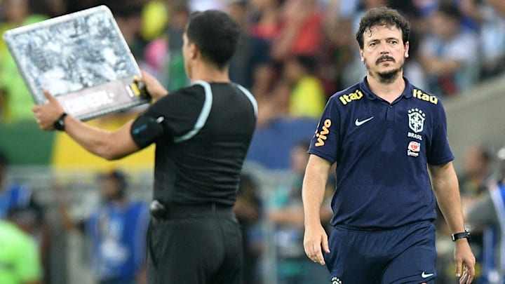 Diniz teve mais derrotas do que vitórias no comando da Seleção Brasileira Diniz teve mais derrotas do que vitórias no comando da Seleção Brasileira