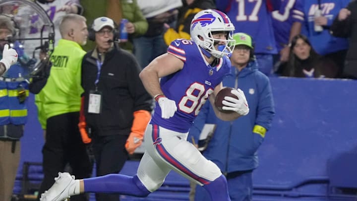 Buffalo Bills tight end Dalton Kincaid runs down the sidelines for a gain of about 10 yards during first half action against the Kansas City Chiefs at Highmark Stadium in Orchard Park on Nov. 2, 2025.