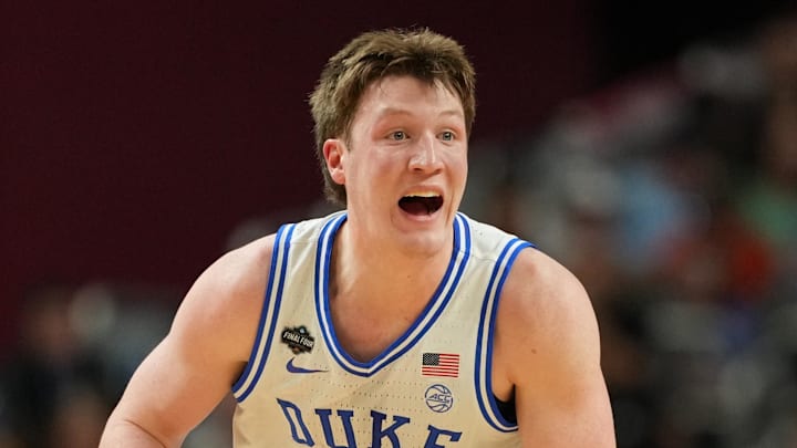 Apr 5, 2025; San Antonio, TX, USA; Duke Blue Devils guard Kon Knueppel (7) controls the ball against the Houston Cougars during the first half in the semifinals of the men's Final Four of the 2025 NCAA Tournament at the Alamodome. Mandatory Credit: Bob Donnan-Imagn Images Apr 5, 2025; San Antonio, TX, USA; Duke Blue Devils guard Kon Knueppel (7) controls the ball against the Houston Cougars during the first half in the semifinals of the men's Final Four of the 2025 NCAA Tournament at the Alamodome. Mandatory Credit: Bob Donnan-Imagn Images