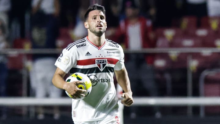 Calleri anotou um hat-trick no último jogo entre Athletico-PR e São Paulo