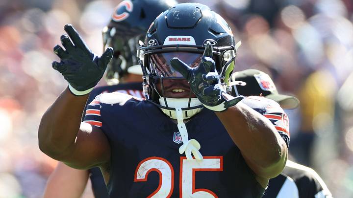 Chicago Bears running back Kyle Monangai (25) reacts after a play against the New York Jets during the second quarter at Soldier Field. Mandatory Credit: Mike Dinovo-Imagn Images Chicago Bears running back Kyle Monangai (25) reacts after a play against the New York Jets during the second quarter at Soldier Field. Mandatory Credit: Mike Dinovo-Imagn Images