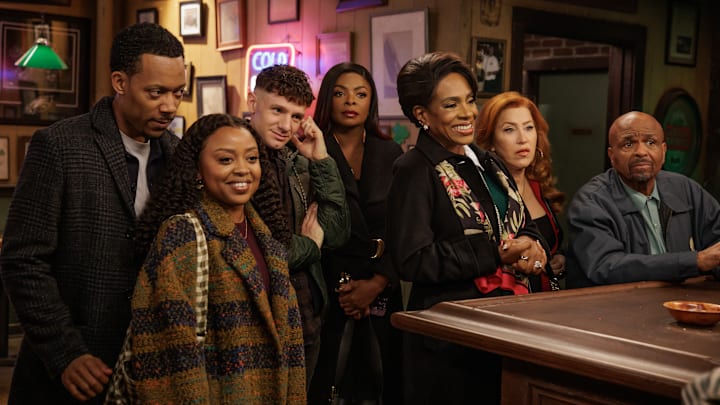 IT'S ALWAYS SUNNY IN PHILADELPHIA -- "The Gang F***s Up Abbott Elementary" -- Season 17, Episode 1 -- Pictured (L-R): Tyler James Williams as Gregory Eddie, Quinta Brunson as Janine Teagues, Chris Perfetti as Jacob Hill, Quinta Janelle James as Ava Coleman, Sheryl Lee Ralph as Barbara Howard, Lisa Ann Walter as Melissa Schemmenti, William Stanford Davis as Mr. Johnson. CR: Steve Swisher/FX