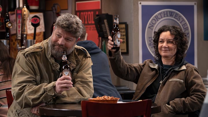 THE CONNERS - ÒWhen Sisters Collide and The Return of the GriftersÓ Darlene crashes MarkÕs college trivia night to prove how smart she is. Elsewhere, Neville finds out the money he loaned Dan was used for something other than its intended purpose. WEDNESDAY, MARCH 13 (8:00-8:30 p.m. EDT), on ABC. (Disney/Eric McCandless)
JAY R. FERGUSON, SARA GILBERT