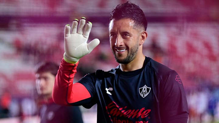 El arquero colombiano Camilo Vargas se queda en México