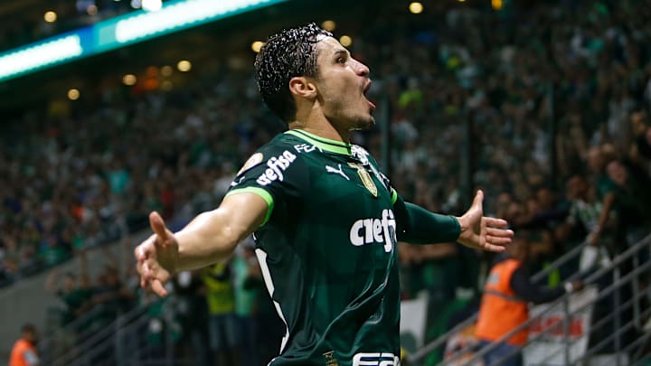 Raphael Veiga deve retornar ao time titular após cumprir suspensão