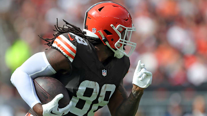 Cleveland Browns tight end Jordan Akins (88) runs for yards after a catch during the second half of an NFL football game at Huntington Bank Field, Sunday, Sept. 22, 2024, in Cleveland, Ohio. Cleveland Browns tight end Jordan Akins (88) runs for yards after a catch during the second half of an NFL football game at Huntington Bank Field, Sunday, Sept. 22, 2024, in Cleveland, Ohio.